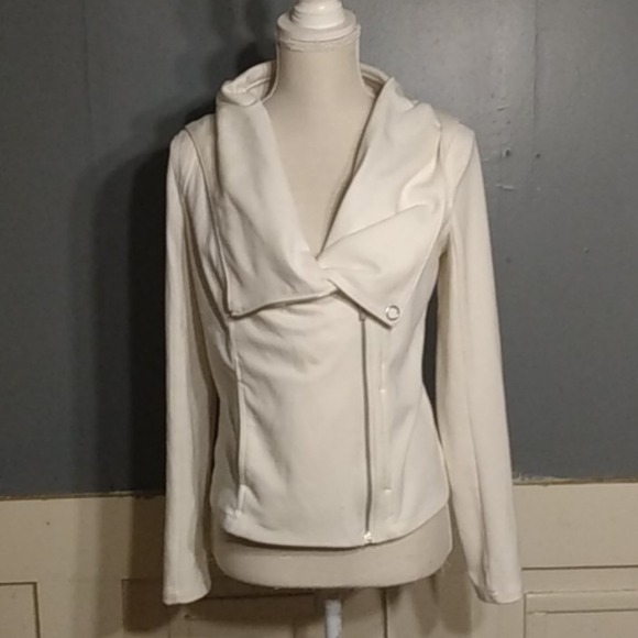 DKNYC Jackets & Blazers - 🔴 6/$15 DKNY jean white jacket